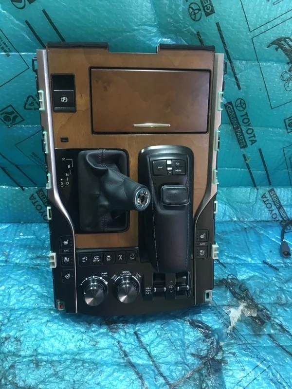 Консоль между сидений Lexus Lx570 2016 5883160401 URJ200 3UR-FE 5.7