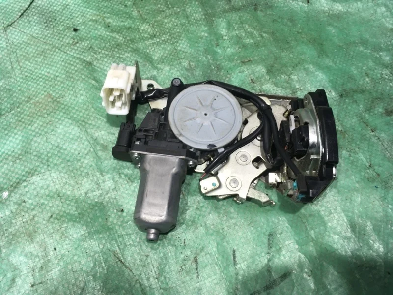 Замок багажника LEXUS LX570 2016 6938060071 URJ200 3UR-FE 5.7, правый