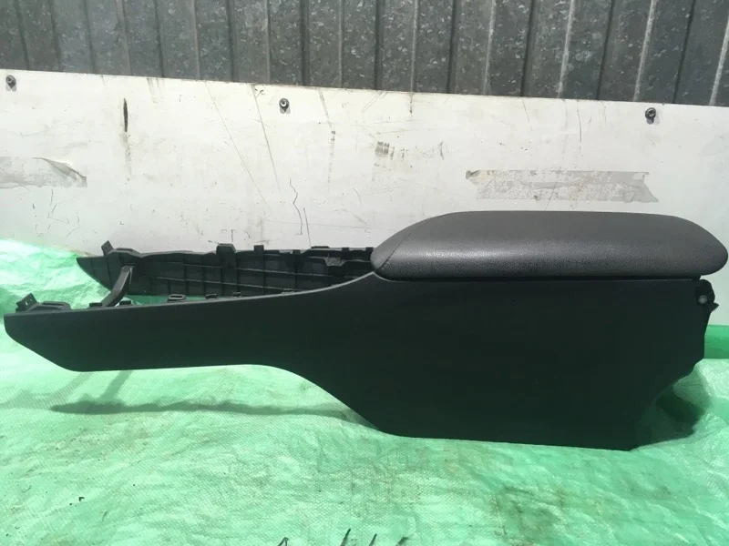 Подлокотник TOYOTA Camry 2018 5881033400C9 V70 2GRFKS