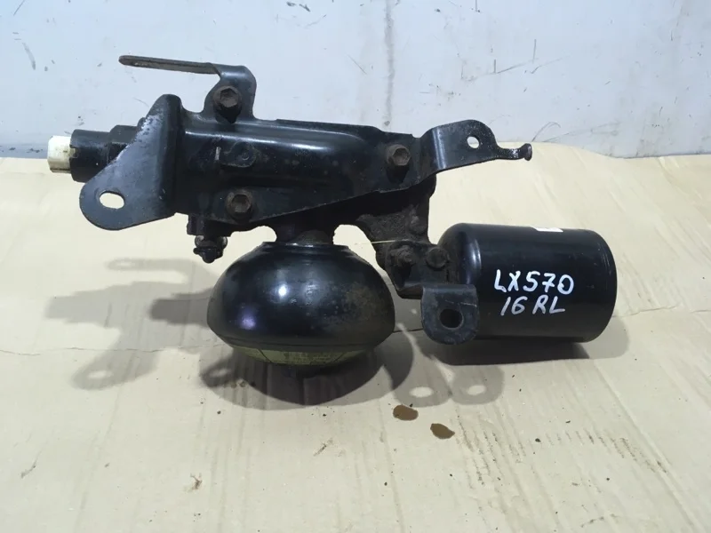 Клапан гидроподвески LEXUS LX570 2016 4804060010 URJ200 3UR-FE 5.7, задний левый