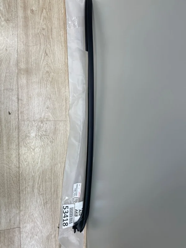 Молдинг лобового стекла Toyota Land Cruiser 200 7553360082, передний правый