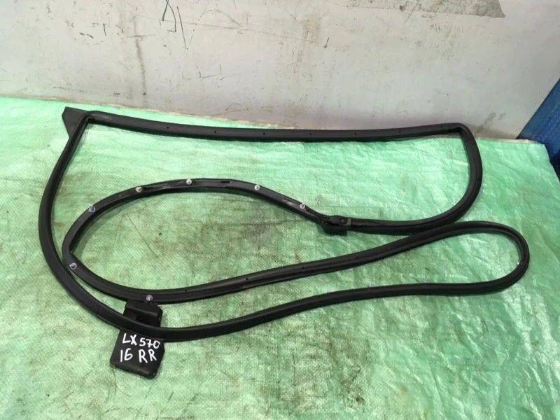 Уплотнитель двери Lexus Lx570 2016 6787160110 URJ200 3UR-FE 5.7, задний правый