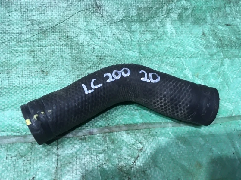 Патрубок радиатора верхний TOYOTA LAND CRUISER 200 2020 1657151030 URJ202 4.5 1VD-FTV