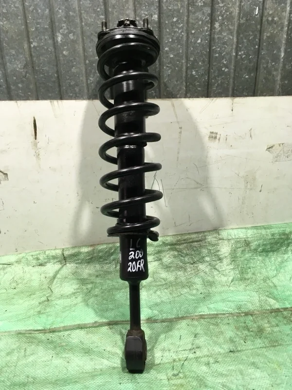 Амортизатор передний ( в сборе) Toyota Land Cruiser 200 2020 4851069355 URJ202 4.5 1VD-FTV, передний