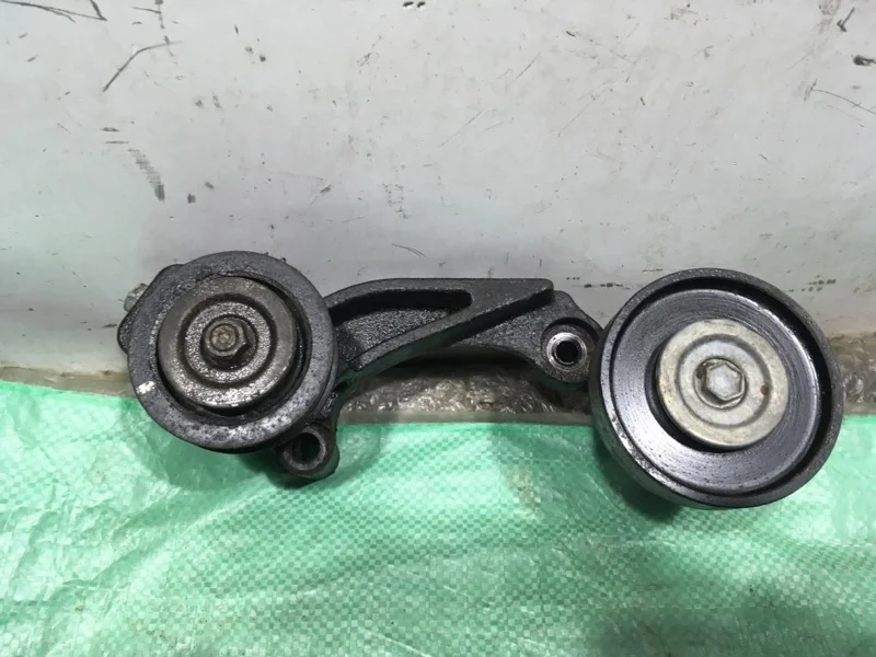 Натяжитель ремня Toyota Land Cruiser 200 2020 8842060340 URJ202 4.5 1VD-FTV