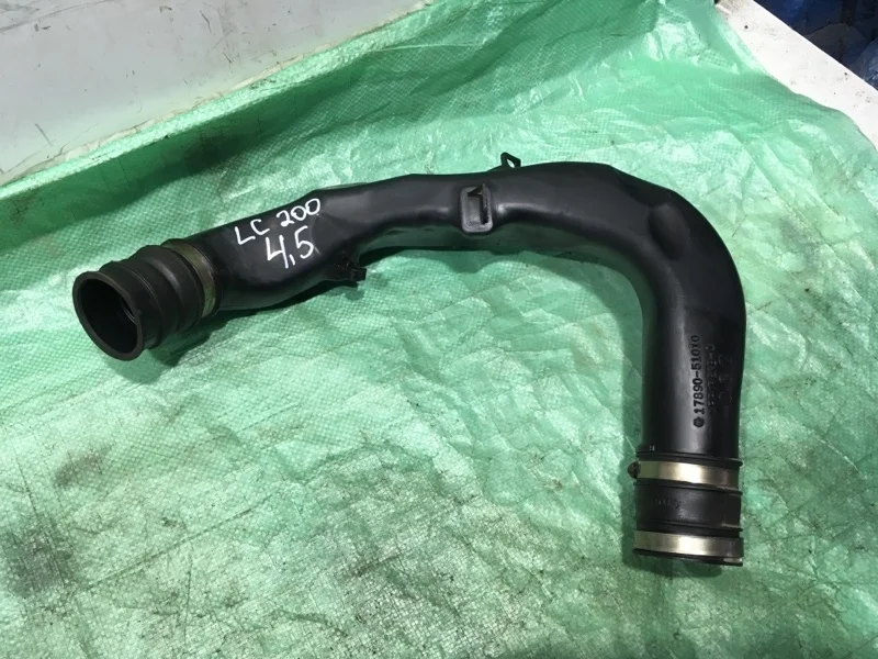 Патрубок воздушного фильтра TOYOTA Land Cruiser 200 2015> 1789051010 4.5, левый