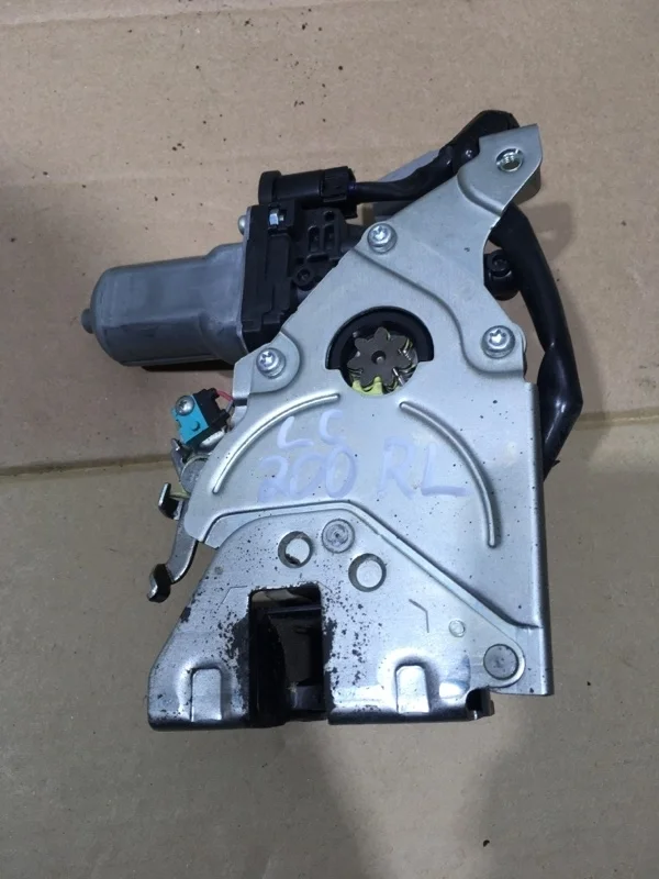 Замок двери багажника TOYOTA LAND CRUISER 200 2020 6939060061 URJ202 4.5 1VD-FTV, задний левый