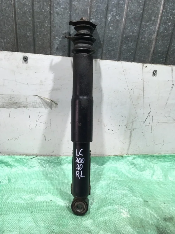 Амортизатор задний Toyota Land Cruiser 200 2020 4853069425 URJ202 4.5 1VD-FTV, задний