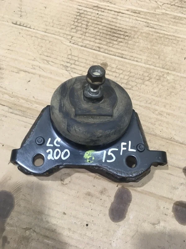 Опора двигателя левая TOYOTA LAND CRUISER 200 2015 1236238010 URJ202 4.6 1UR-FE, передняя правая