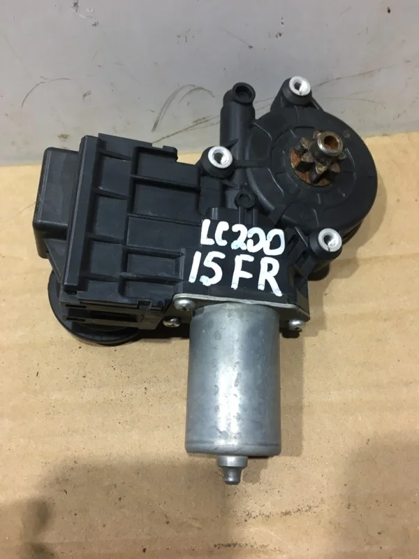 Моторчик стеклоподъемника передний правый TOYOTA LAND CRUISER 200 2015 8571060351 URJ202 4.6 1UR-FE, передний правый