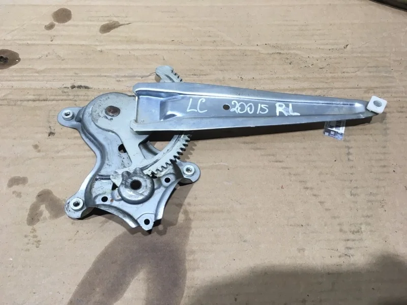 Стеклоподъемник электр. задний левый TOYOTA LAND CRUISER 200 2015 6980435080 URJ202 4.6 1UR-FE, задний левый