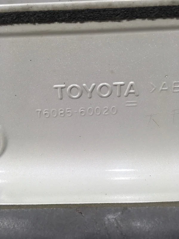 Спойлер Toyota Land Cruiser 200 2020 7608560020A1 URJ202 1VD-FTV 4.5, задний