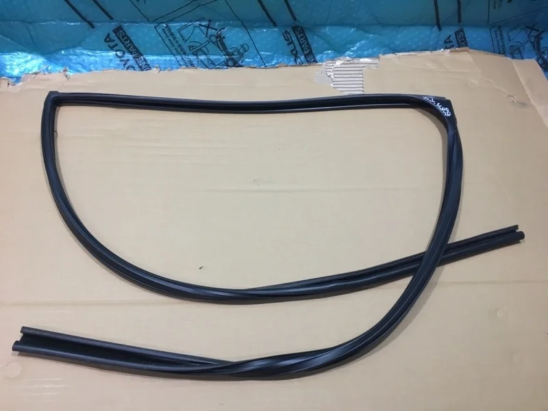Уплотнитель стекла двери TOYOTA LAND CRUISER 200 2020 6815260050 URJ202 1VD-FTV 4.5, задний левый