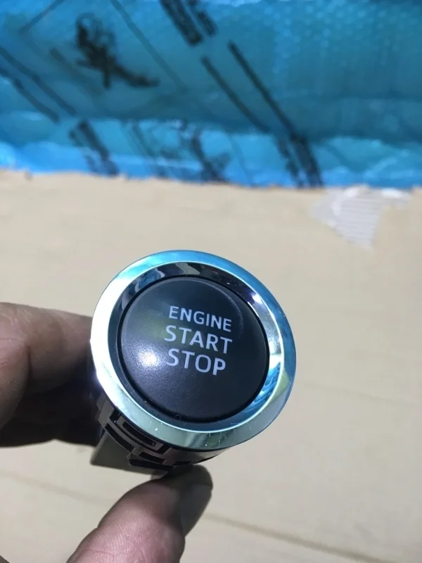 Кнопка запуска двигателя TOYOTA LAND CRUISER 200 2020 8961142012 URJ202 1VD-FTV 4.5