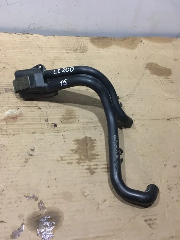 Патрубок TOYOTA LAND CRUISER 200 2015 1762138021 URJ202 4.6 1UR-FE