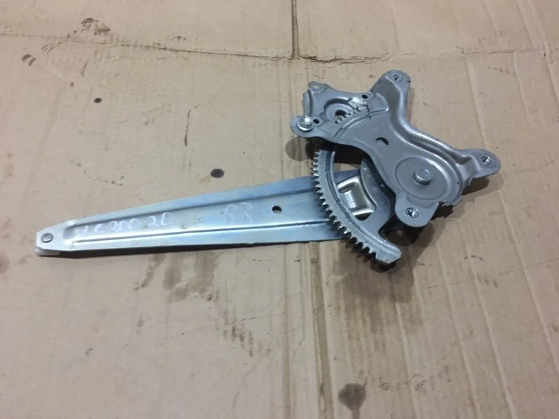 Стеклоподъемник электр. задний правый Toyota Land Cruiser 200 2020 6980335080 URJ202 1VD-FTV 4.5