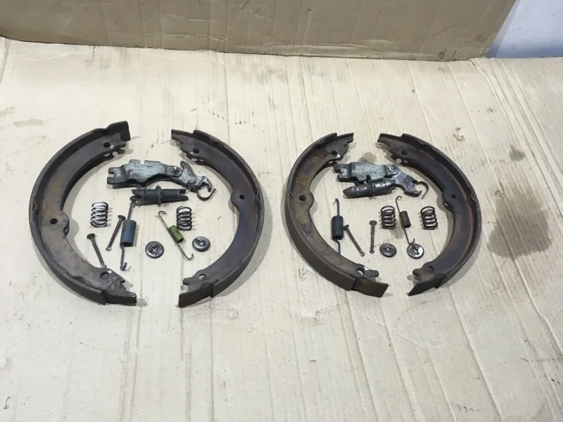 Колодки стояночного тормоза Toyota Land Cruiser 200 2015 4653060020 URJ202 4.5 1VD-FTV