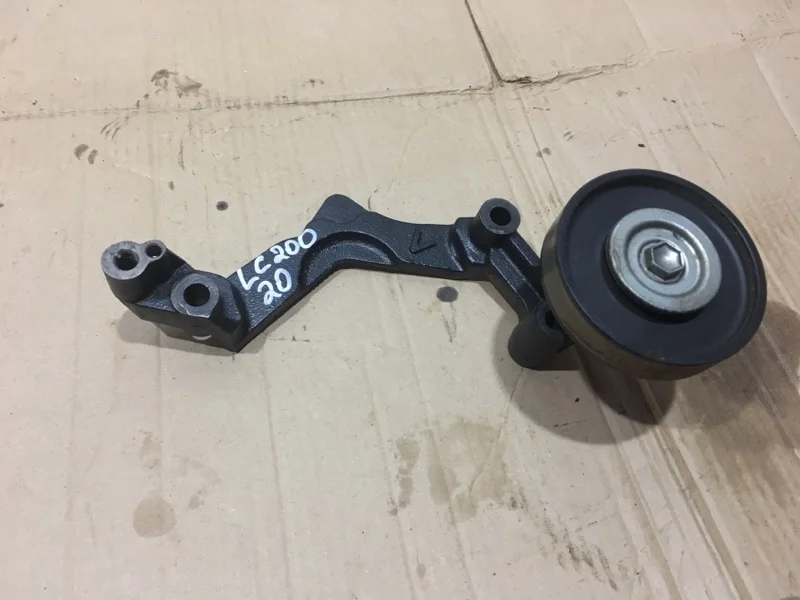 Кронштейн Toyota Land Cruiser 200 2020 8712160100 URJ202 1VD-FTV 4.5