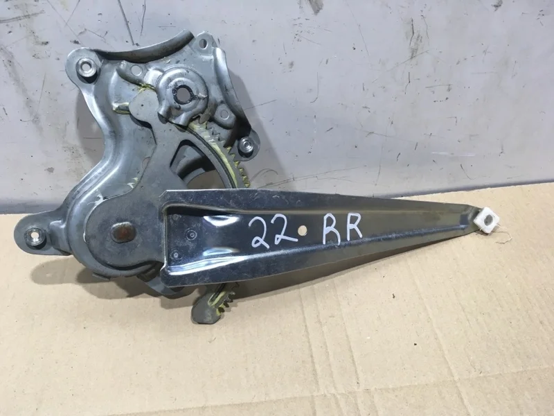 Стеклоподъемник электр. задний правый Toyota Land Cruiser 200 2018 6980335080 URJ202 1VD-FTV 4.5