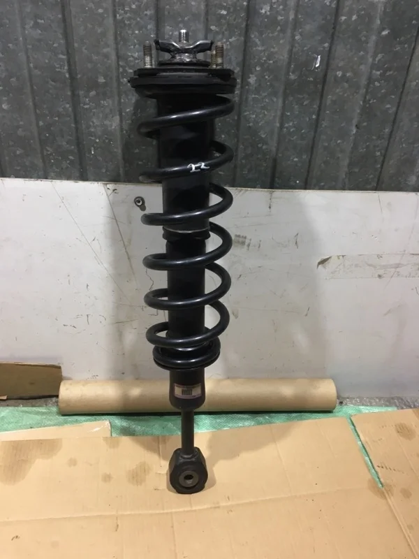 Амортизатор передний ( в сборе) Toyota Land Cruiser 200 2018 4851069355 URJ202 1VD-FTV 4.5