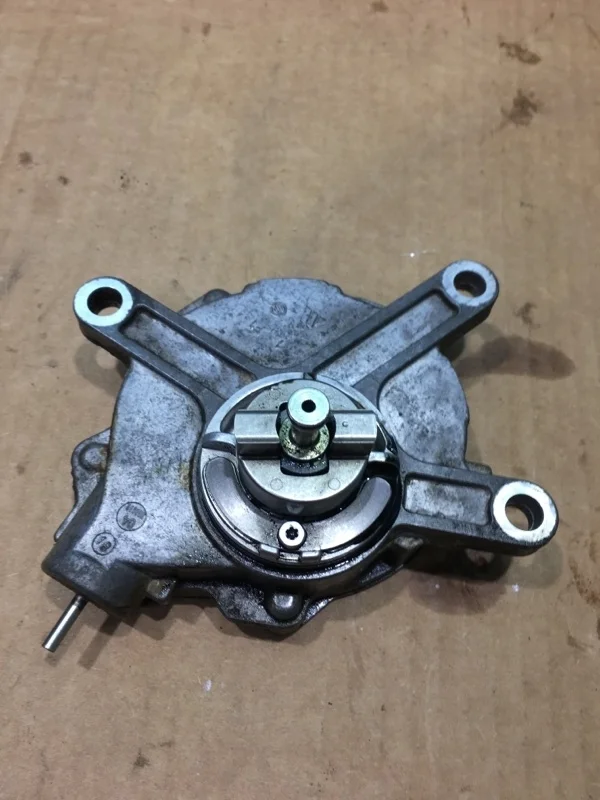 Насос вакуумный Toyota Land Cruiser 200 2018 293000W052 URJ202 1VD-FTV 4.5