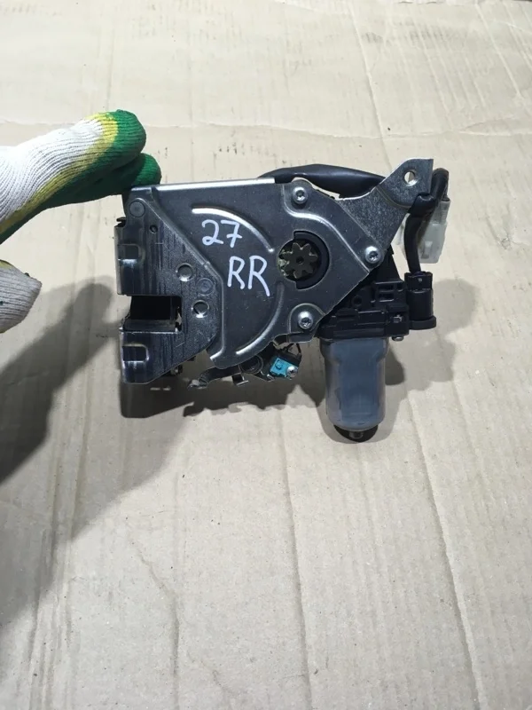 Замок двери багажника LEXUS LX570 2020 6938060071 URJ202 3UR-FE 5.7, правый