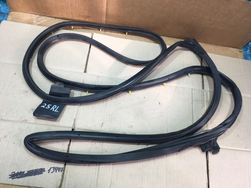 Уплотнитель двери задней левой TOYOTA LAND CRUISER 200 2016 6787260110 URJ202 1VD-FTV 4.5