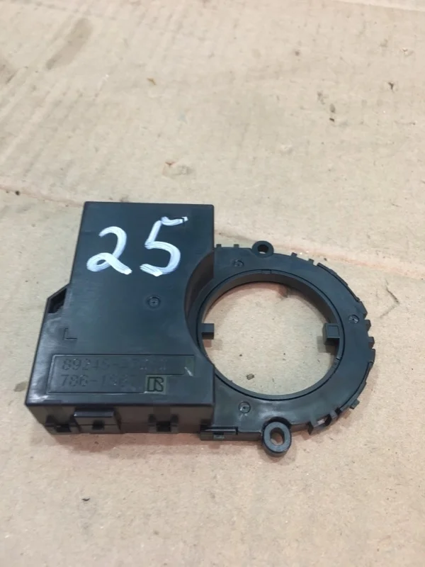Датчик угла поворота руля Toyota Land Cruiser 200 2016 8924B47010 URJ202 1VD-FTV 4.5