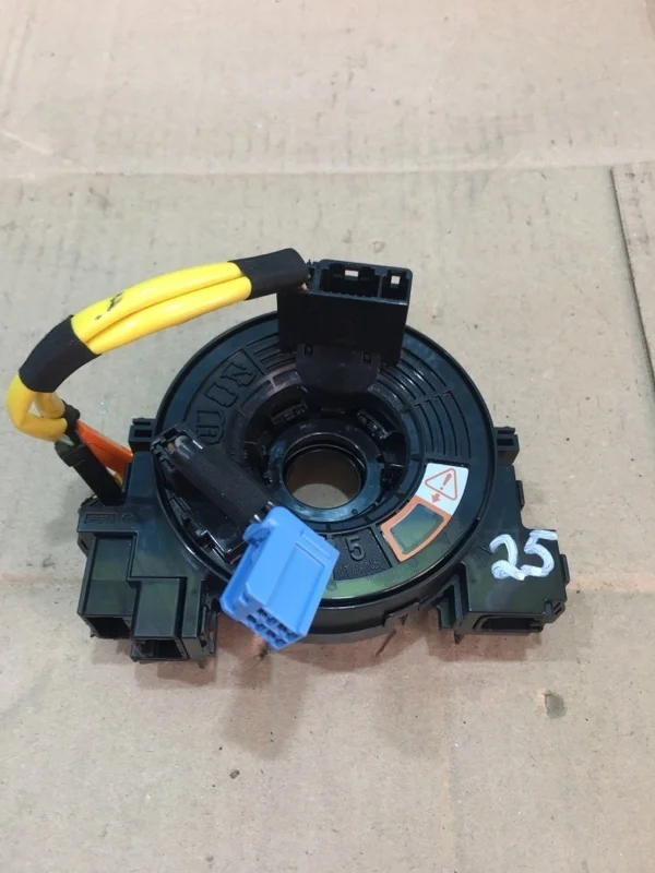 Механизм подрулевой для SRS (ленточный) Toyota Land Cruiser 200 2016 8430860010 URJ202 1VD-FTV 4.5