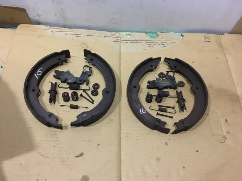 Колодки стояночного тормоза Toyota Land Cruiser 200 2013 4653060020 URJ200 4.5 1VD-FTV