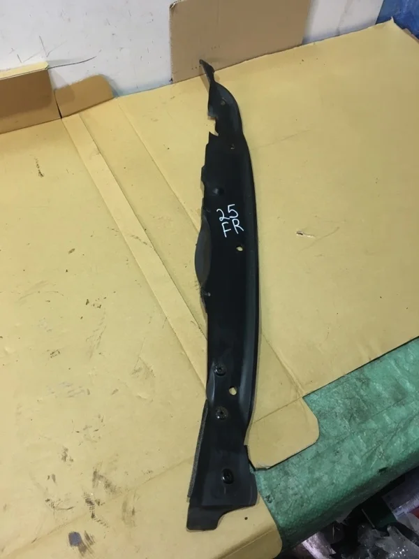 Пыльник крыла правый TOYOTA LAND CRUISER 200 2016 5382760020 URJ202 1VD-FTV 4.5