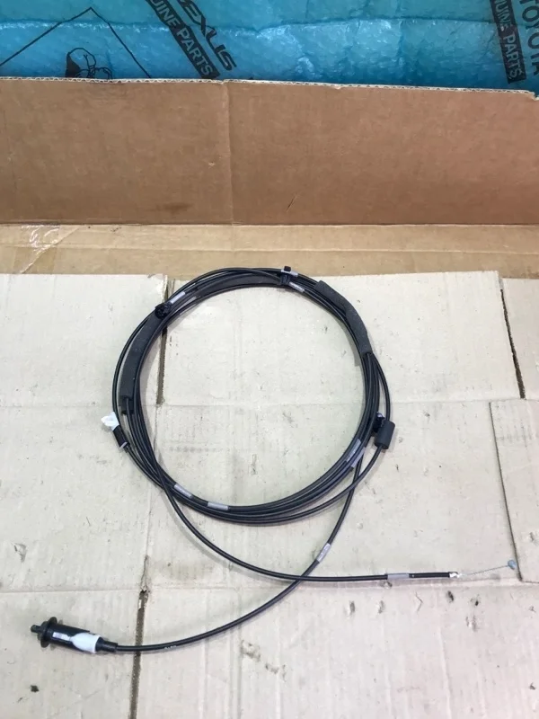 Трос лючка топливного бака Toyota Land Cruiser 200 2016 7703560140 URJ202 1VD-FTV 4.5