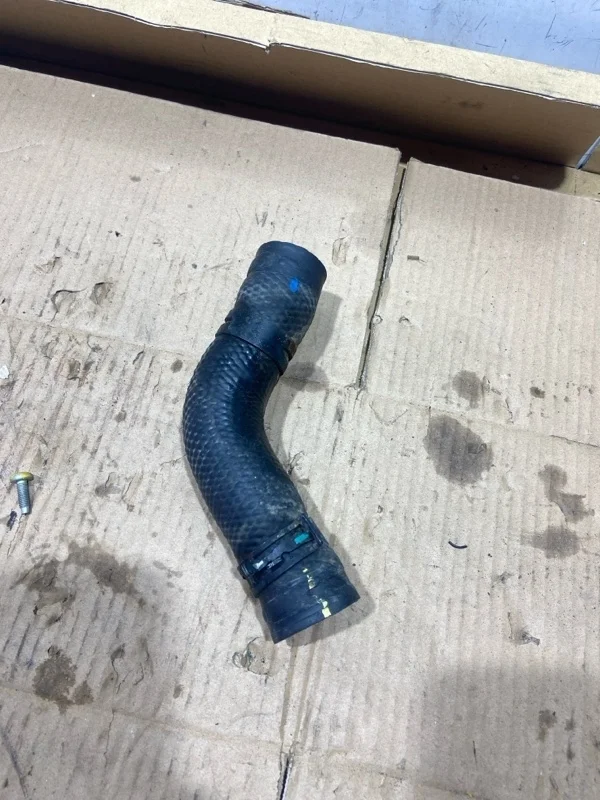 Патрубок радиатора TOYOTA Land Cruiser 2016 1657151030 URJ202 1VD-FTV 4.5, передний