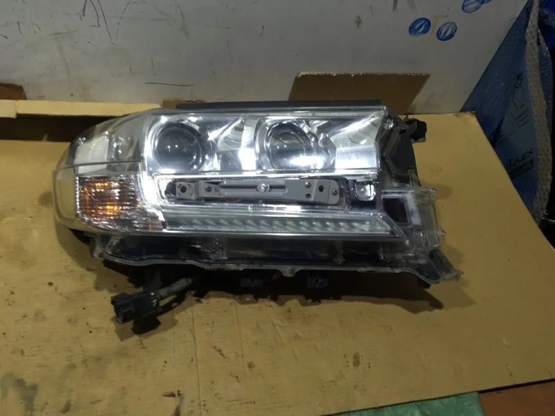 Фара правая TOYOTA Land Cruiser 2016 8110560K12 URJ202 1VD-FTV 4.5