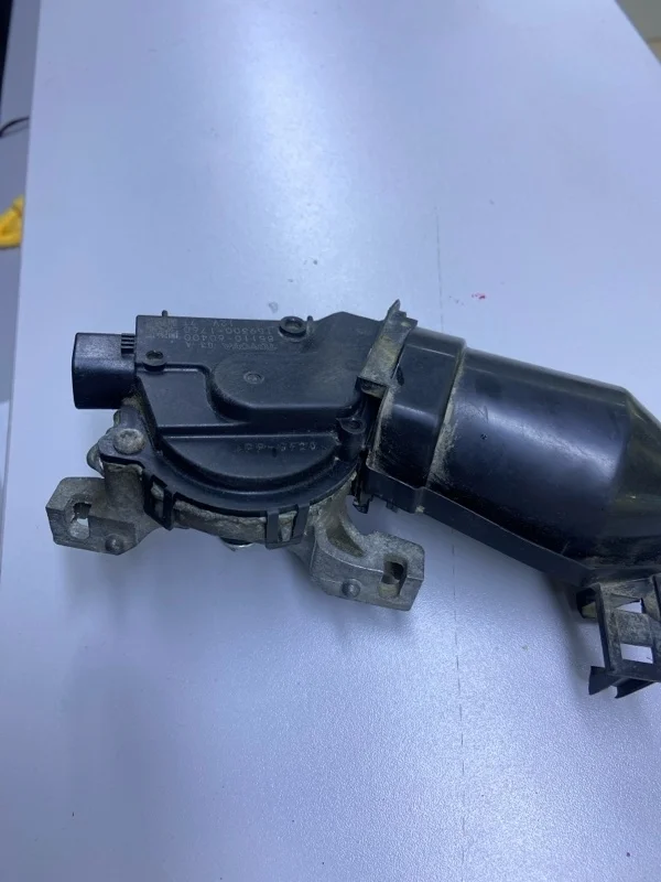 Моторчик стеклоочистителя передний TOYOTA Land Cruiser 2018 8511060400 URJ202 4.5 1VD-FTV, передний