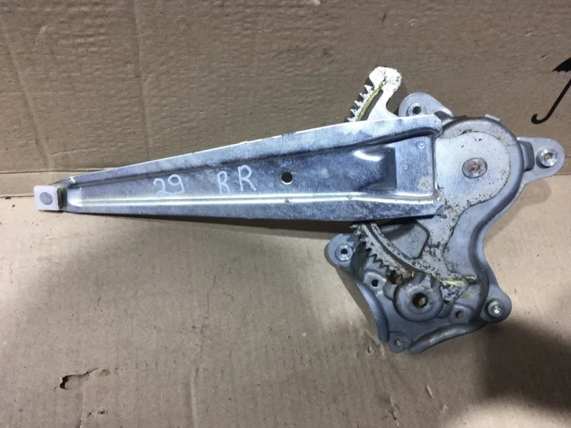 Стеклоподъемник электр. задний правый Toyota Land Cruiser 2016 6980335080 URJ202 1VD-FTV 4.5