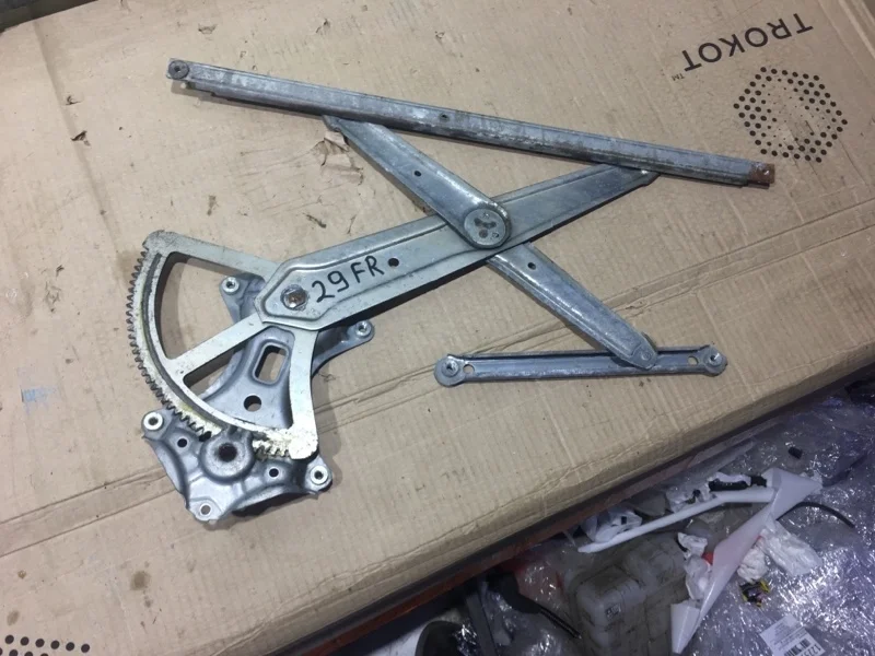 Стеклоподъемный механизм TOYOTA Land Cruiser 2016 6980160080 URJ202 1VD-FTV 4.5, передний правый