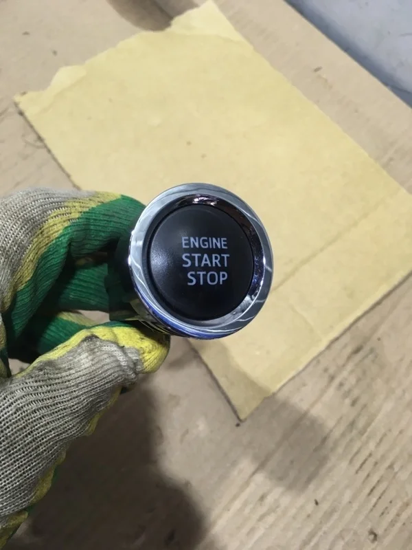 Кнопка запуска двигателя TOYOTA Land Cruiser 2018 8961142012 URJ202 4.5 1VD-FTV