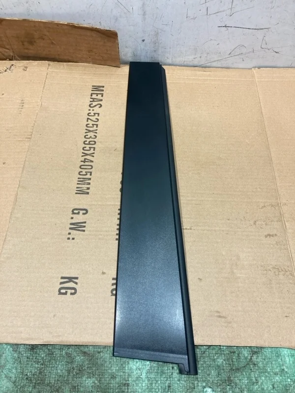 Молдинг задней правой двери TOYOTA Land Cruiser 2018 7576160060 URJ202 4.5 1VD-FTV