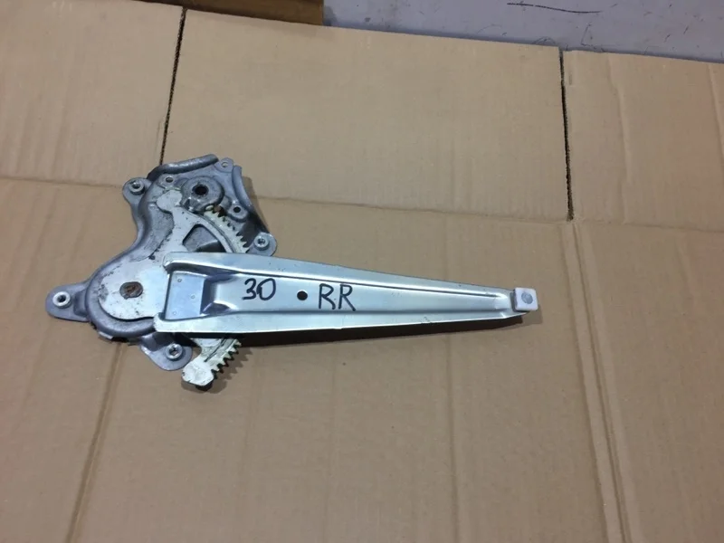 Стеклоподъемник электр. задний правый Toyota Land Cruiser 2018 6980335080 URJ202 4.5 1VD-FTV