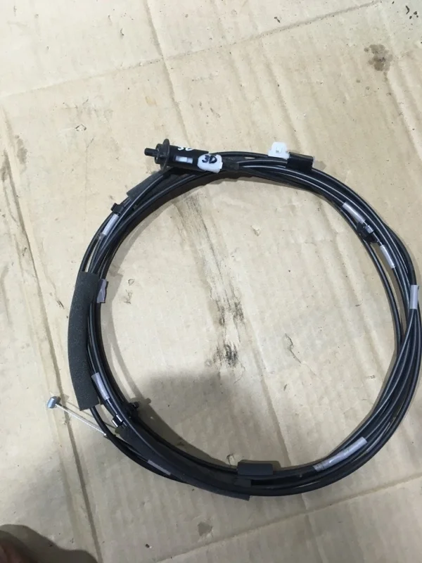 Трос лючка бензобака Toyota Land Cruiser 2018 7703560140 URJ202 4.5 1VD-FTV