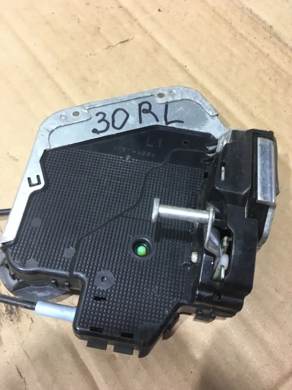 Замок двери задней левой TOYOTA Land Cruiser 2018 6906060110 URJ202 4.5 1VD-FTV, задний левый