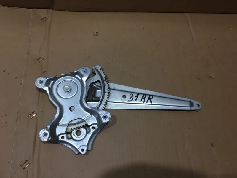 Стеклоподъемник электр. задний правый Lexus Lx570 2011 6980335080 URJ200 3UR-FE 5.7