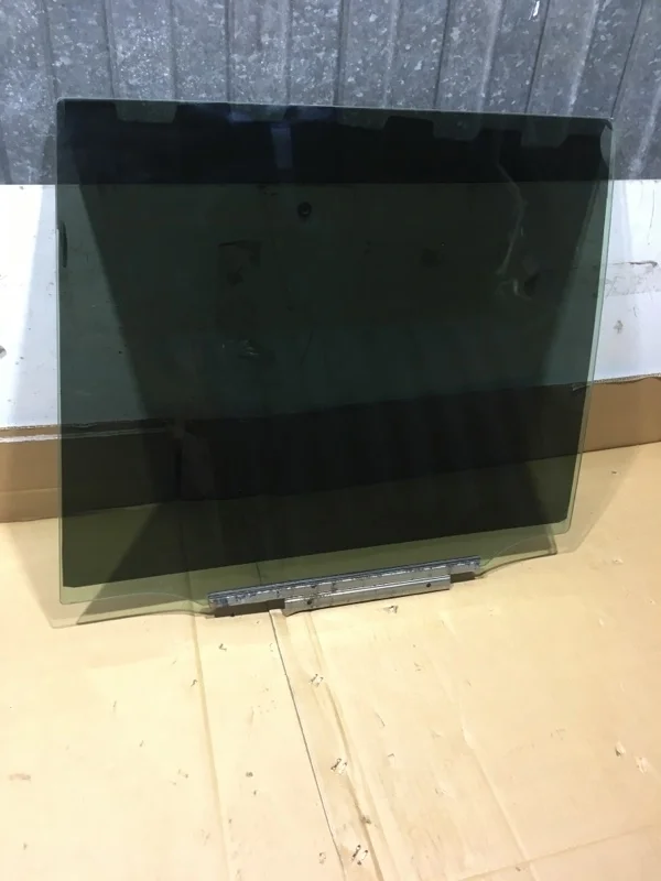 Стекло двери задней левой Lexus Lx570 2011 6811460331 URJ200 3UR-FE 5.7