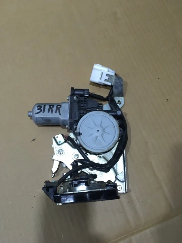 Замок двери багажника LEXUS LX570 2011 6938060071 URJ200 3UR-FE 5.7, задний правый