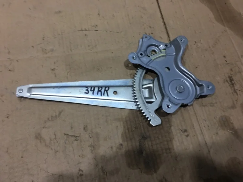 Стеклоподъемник электр. задний правый Toyota Land Cruiser 2015 6980335080 URJ200 1VD-FTV 4.5