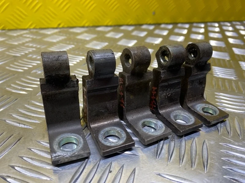 Петля двери Volkswagen Amarok (2010-2016) 2011 8K0831401G 2.0 D CDCA