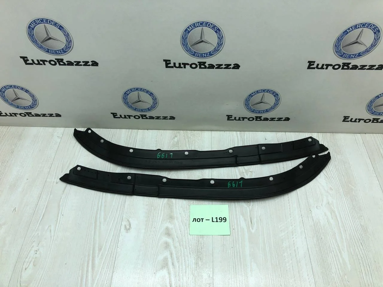 Передний уплотнитель  двери Mercedes W203