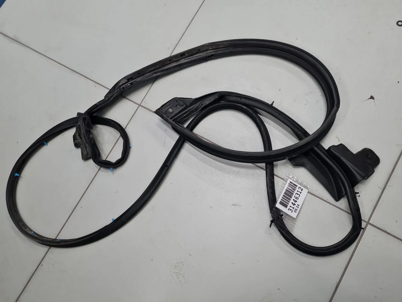 Уплотнитель двери передней левой для Lexus RX GL20 2016-