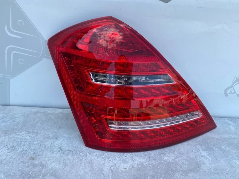 Фонарь задний левый Mercedes-benz W221